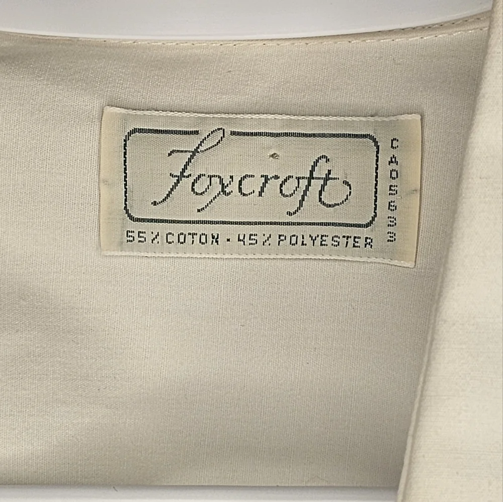 Classic White Button-Up Shirt - Picture 4 of 4